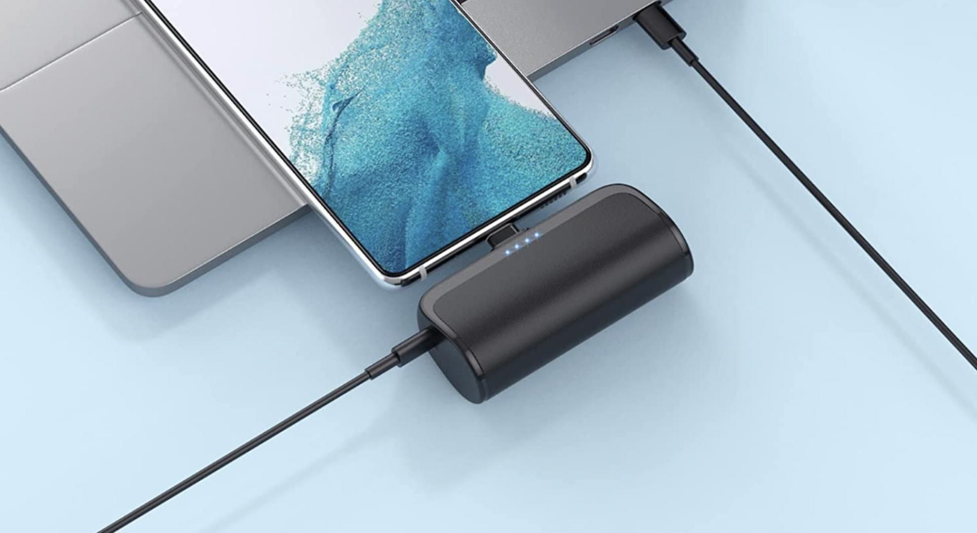 Cette mini batterie externe qui se greffe à votre smartphone n'est qu'à 15 € en promotion