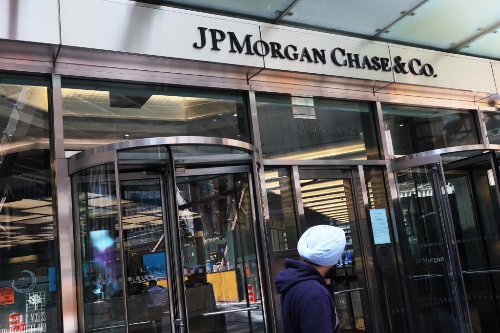 JPMorgan cuts close to 500 jobs this week: report