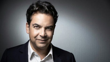 Privé de matinale sur France Info, Patrick Cohen quitte Radio France