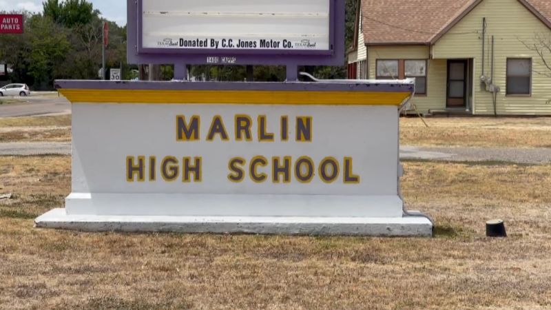 Rural Texas high school postpones graduation when only 5 seniors meet graduation requirements