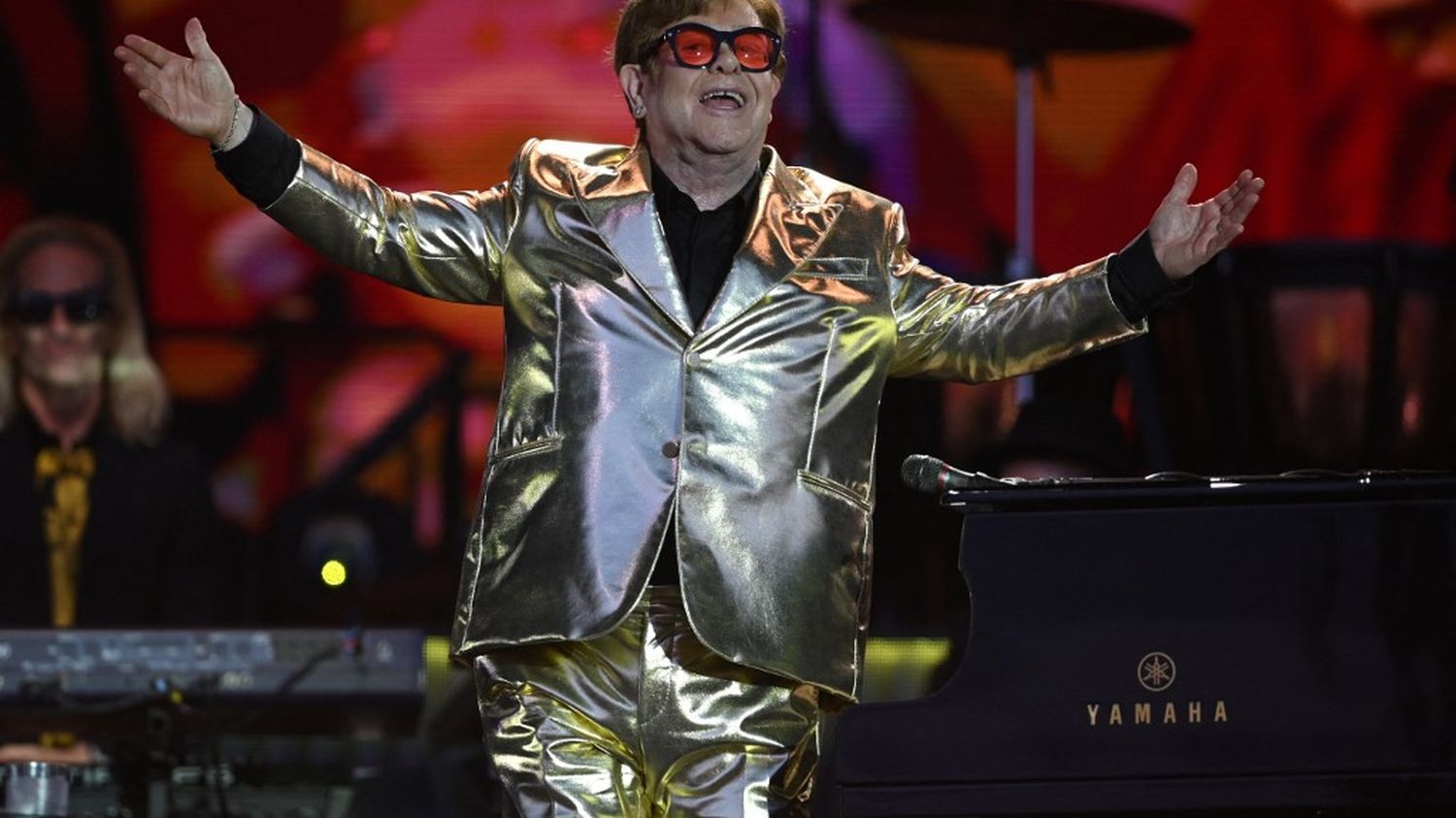 Elton John ovationné au festival mythique de Glastonbury pour son dernier concert britannique de sa tournée d'adieu