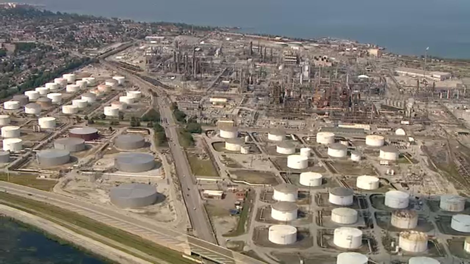 BP Whiting refinery disruption triggers unplanned flaring as NW Indiana residents report smell