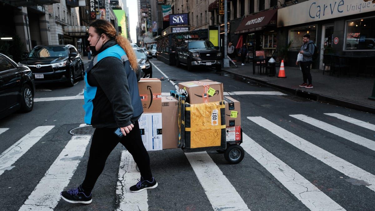 Amazon Recruits Bodegas to Speed Up Deliveries