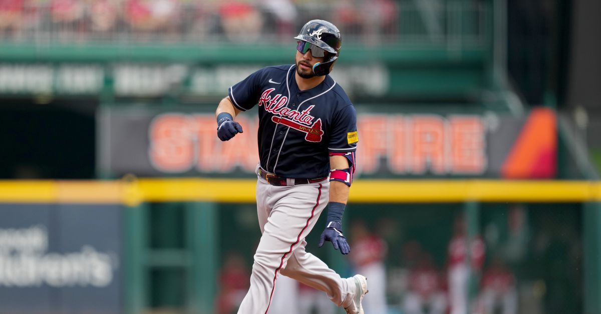 Travis d’Arnaud at catcher for Braves in series opener against Twins