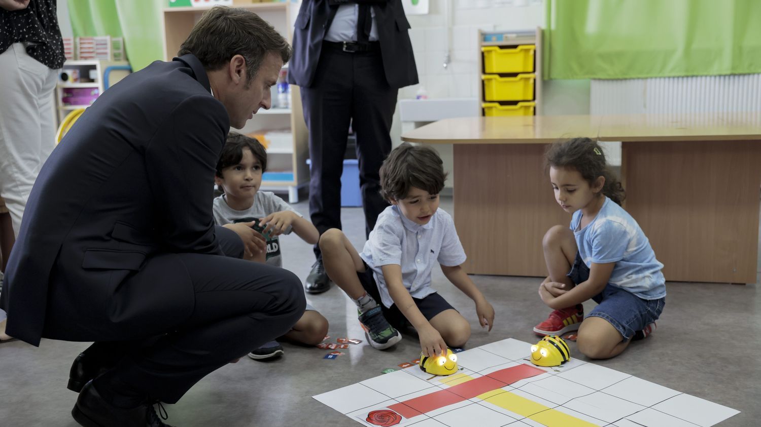 Visite d'Emmanuel Macron à Marseille : quel bilan pour le dispositif "l'école du futur" ?