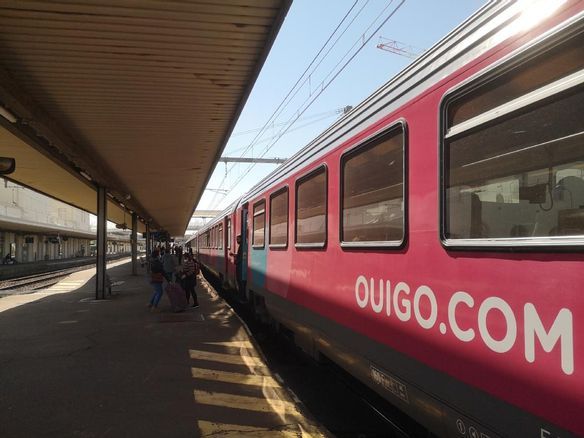 Un train Ouigo Paris-Lyon tombe en panne à Nuits : deux femmes hospitalisées à la suite d'un malaise