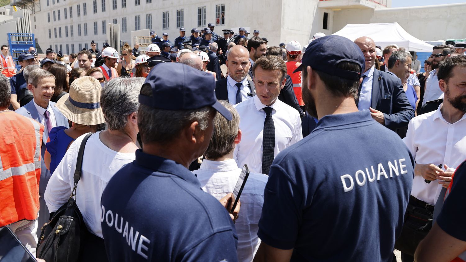 Direct En visite à Marseille, Emmanuel Macron estime que la lutte contre les trafics de drogue "est une responsabilité collective"