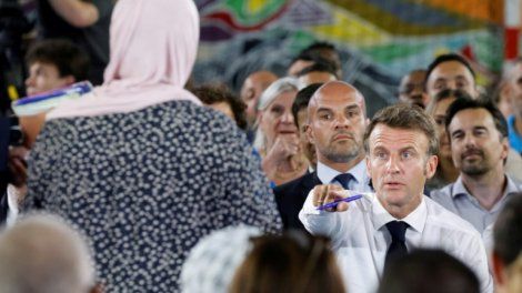 Guerre de la drogue à Marseille: Macron face à des femmes "mortes à l'intérieur"