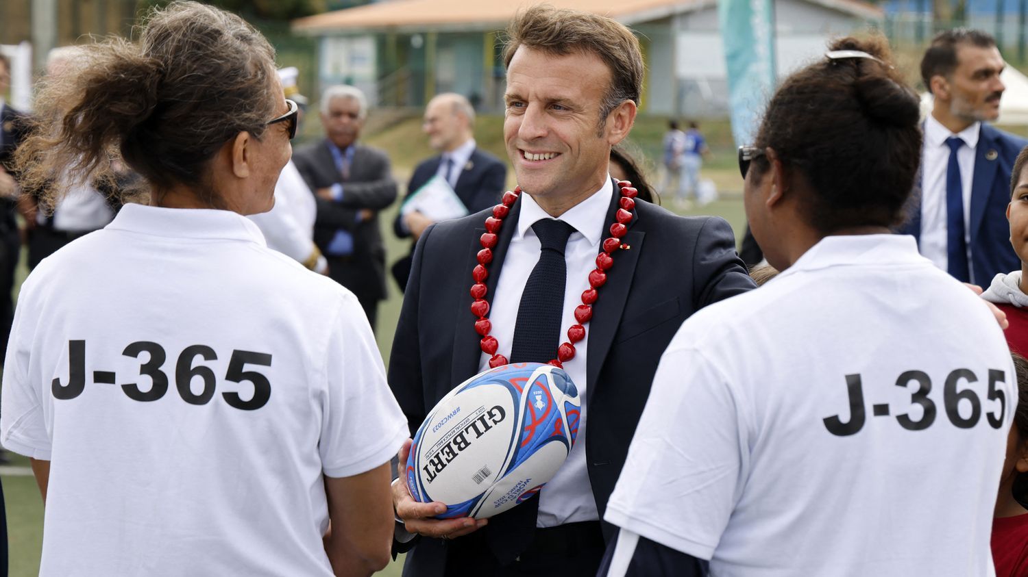 "La France sera prête à coup sûr", annonce Emmanuel Macron à un an des Jeux olympiques