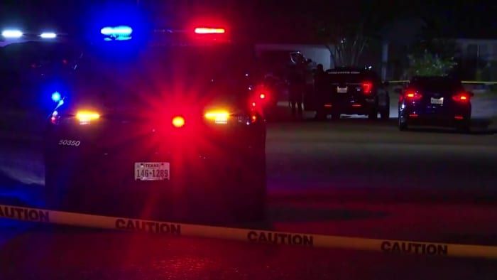 Man killed in shooting while walking in neighborhood with girlfriend in SW Houston