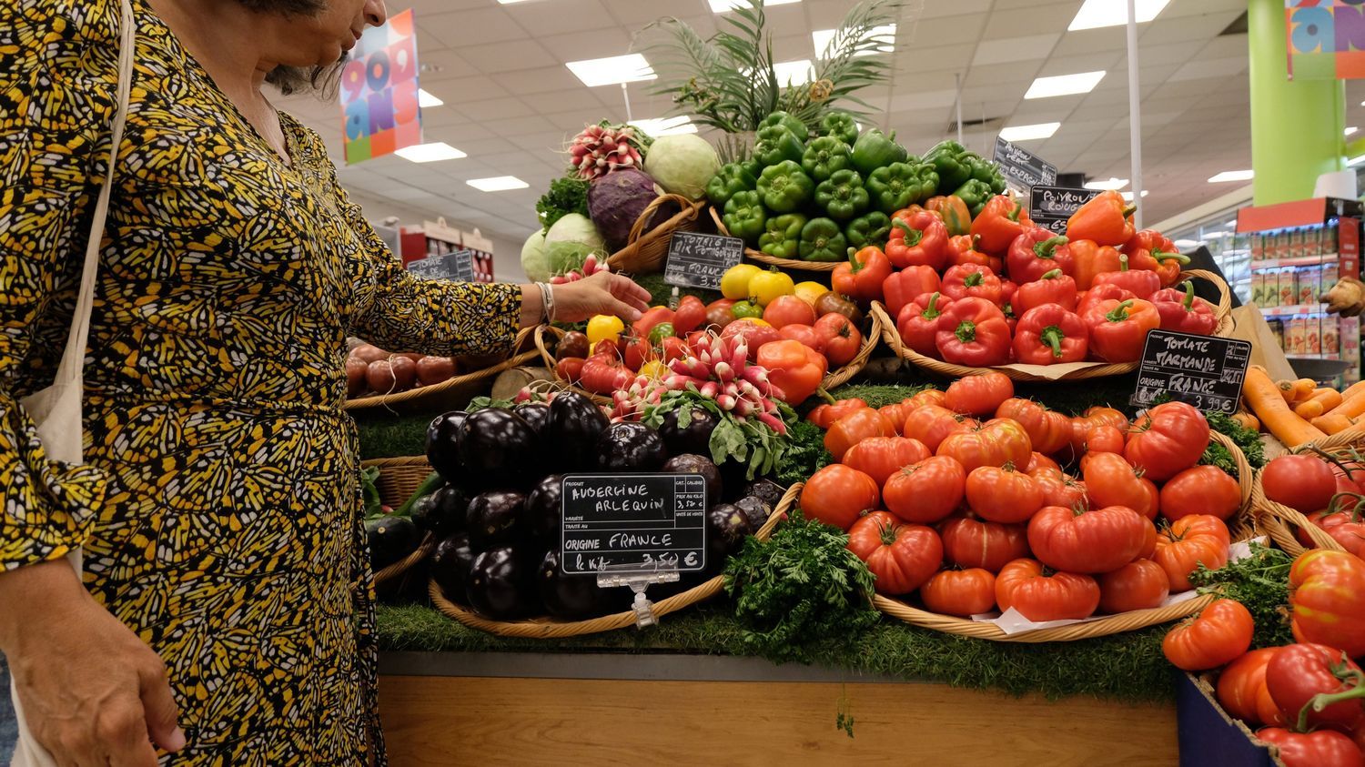 Augmentation des fruits et légumes de 16% en un an : "Il va falloir que les autorités publiques mettent le nez dans la marge que se font les distributeurs", alerte Familles Rurales