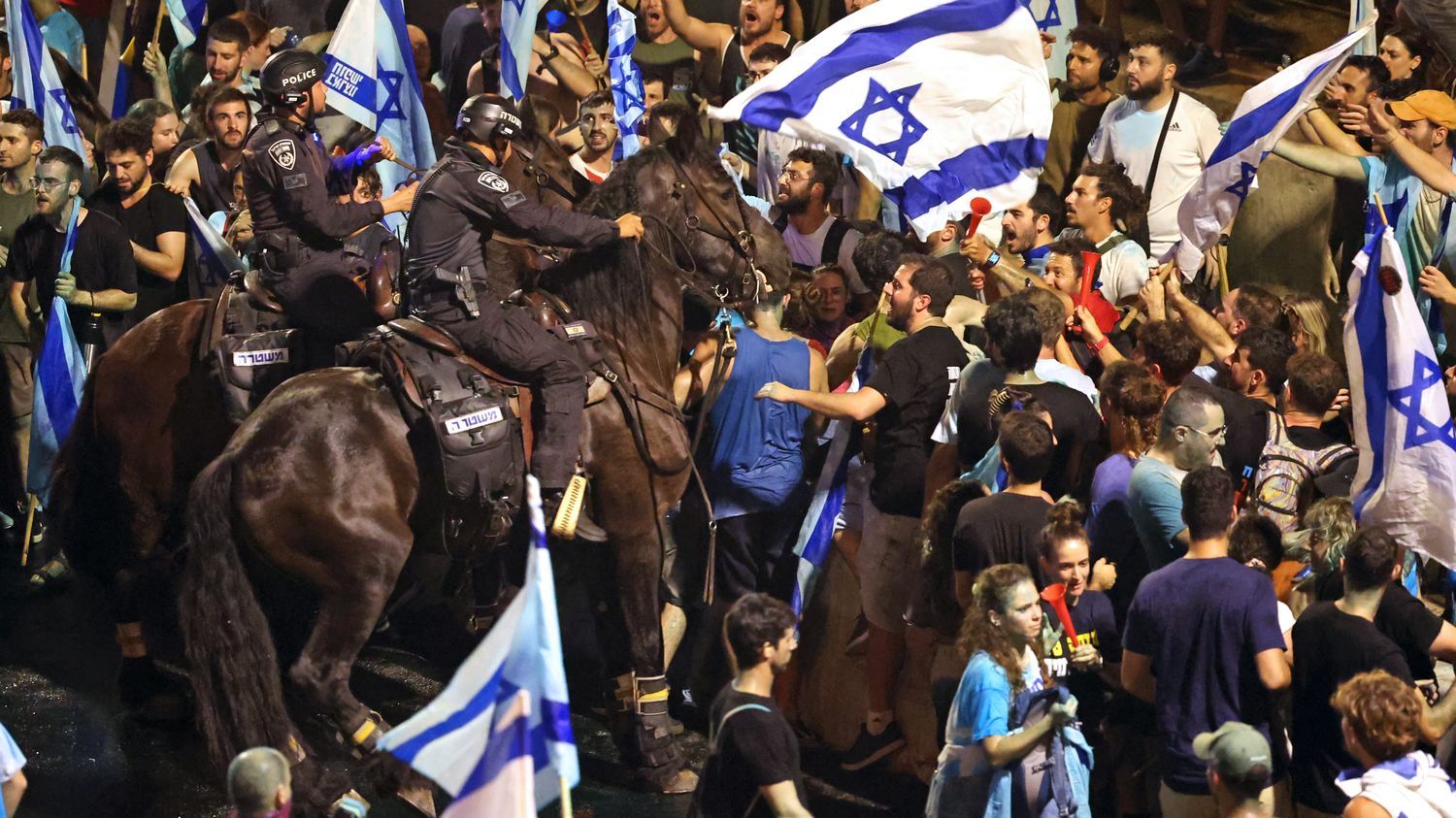 des manifestants redoutent un "avenir sombre" après le vote d'une partie de la réforme judiciaire de Benyamin Nétanyahou