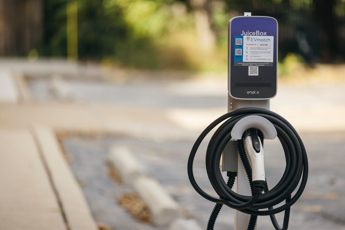 7 automakers join forces to double EV fast-charger network in U.S.