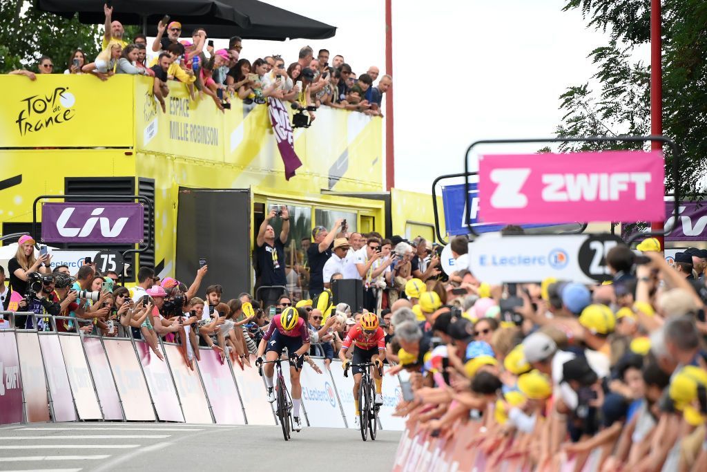 Demi Vollering: 'I didn't know I hadn't won' Tour de France Femmes stage 4