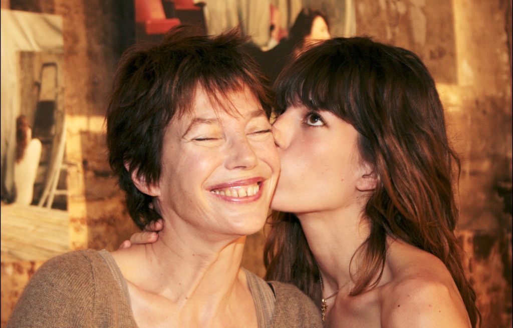 Mort de Jane Birkin : Lou Doillon partage plusieurs photos souvenirs de sa mère avec le public