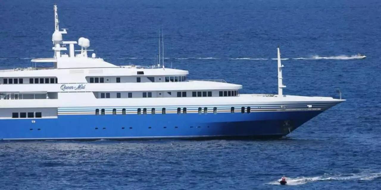 Quel est cet énorme yacht qui voguait au large de la Prom' et est amarré au port de Nice, ce mercredi?