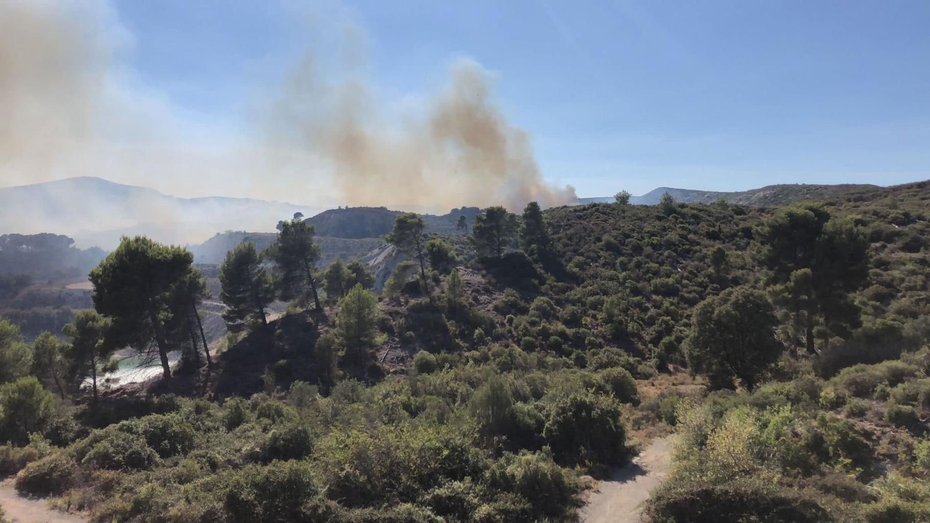 Incendie : au nord de Marseille, l’incendie est fixé après une " attaque massive " des pompiers