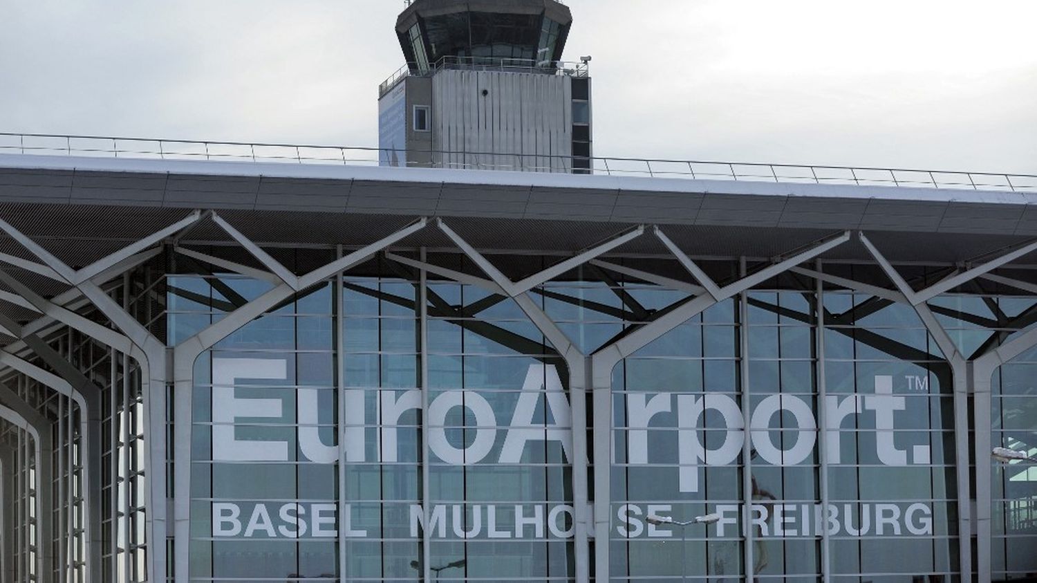 Le trafic a repris à l'aéroport de Bâle-Mulhouse, évacué vendredi matin après une alerte à la bombe