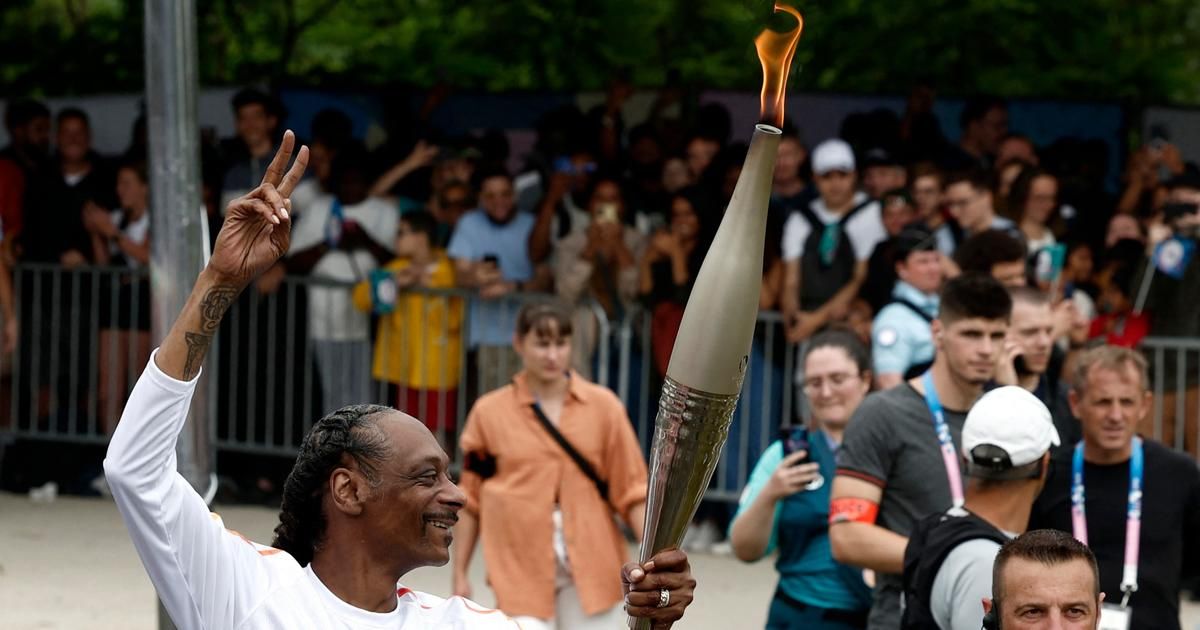 JO Paris 2024 : en vidéo, Snoop Dogg a fait le show en portant la flamme olympique