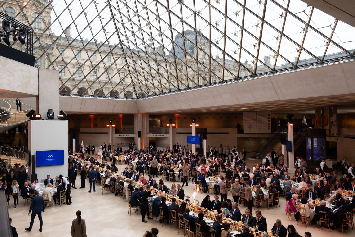 Dîner des chefs d'Etat au Louvre : luxe et mets d'exception, les images des fastes