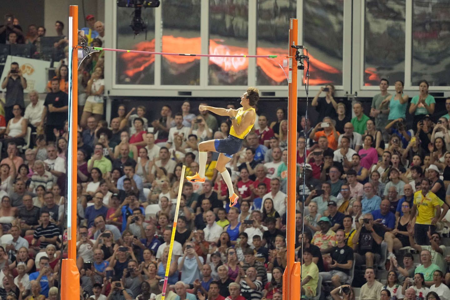 Championnats du monde d’athlétisme : Armand Duplantis vole loin au-dessus de la mêlée malgré une finale très relevée