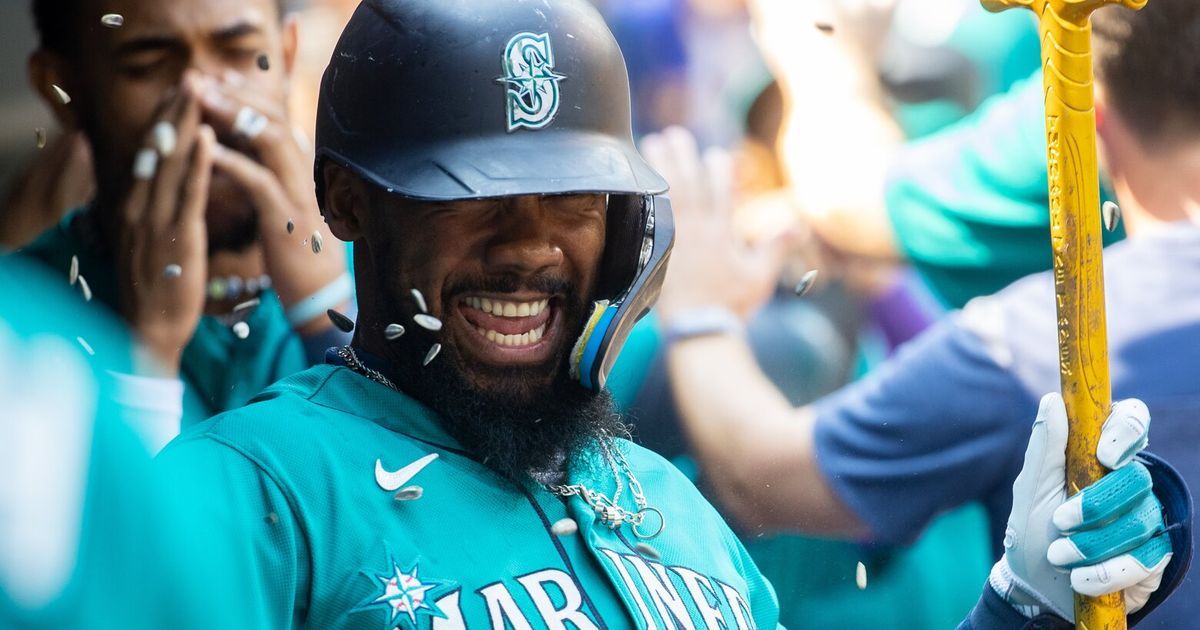 Teoscar Hernandez’s slam highlights 7-homer barrage as Mariners keep rolling atop AL West