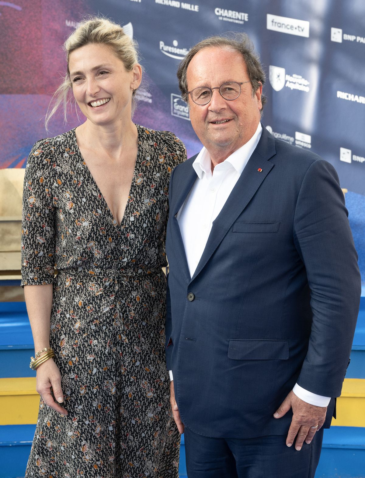 Julie Gayet et François Hollande tactiles, Zahia Dehar méconnaissable, look osé pour Karin Viard… 12 photos du festival d'Angoulême