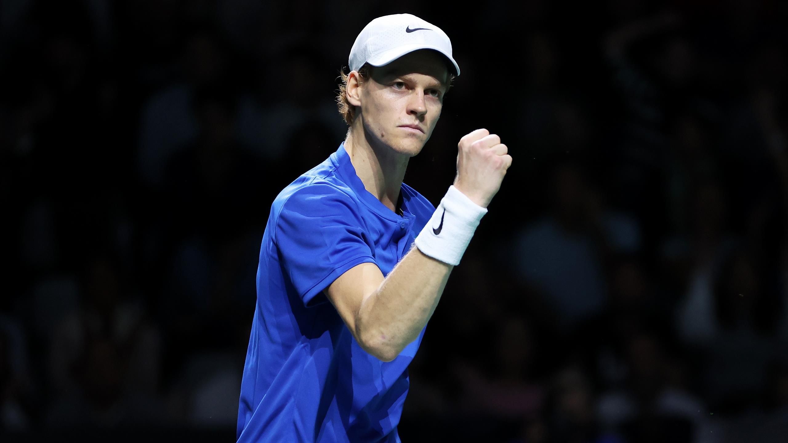 Jannik Sinner bat Alex De Minaur et offre un deuxième sacre à l'Italie après 1976