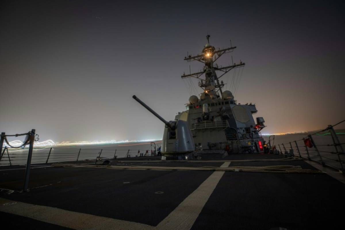 Les Etats-Unis abattent de nombreux drones et missiles Houthis en mer Rouge