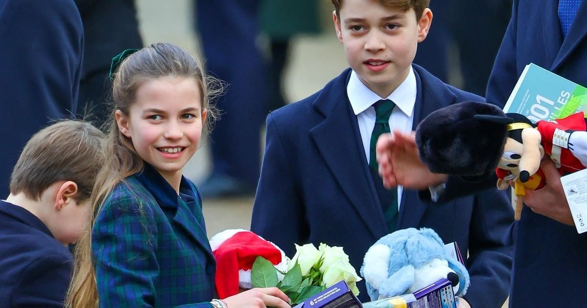 Le prince George complice avec sa sœur Charlotte pour Noël, un moment immortalisé en vidéo !