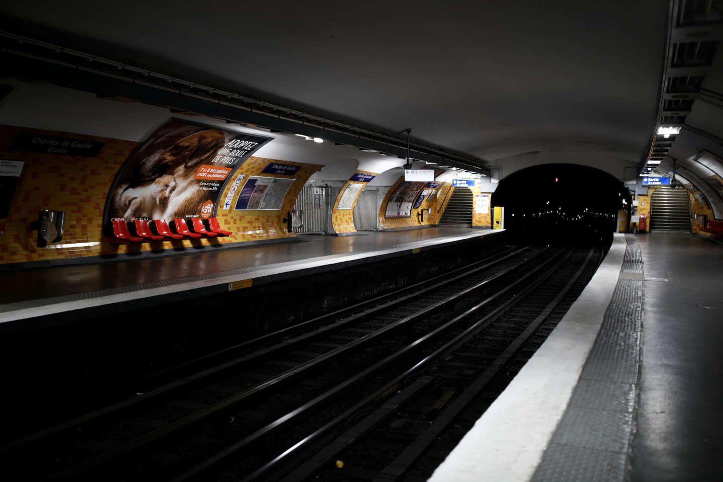 A Paris, deux personnes sans-abri sont mortes percutées par une rame de métro à la station Gaîté