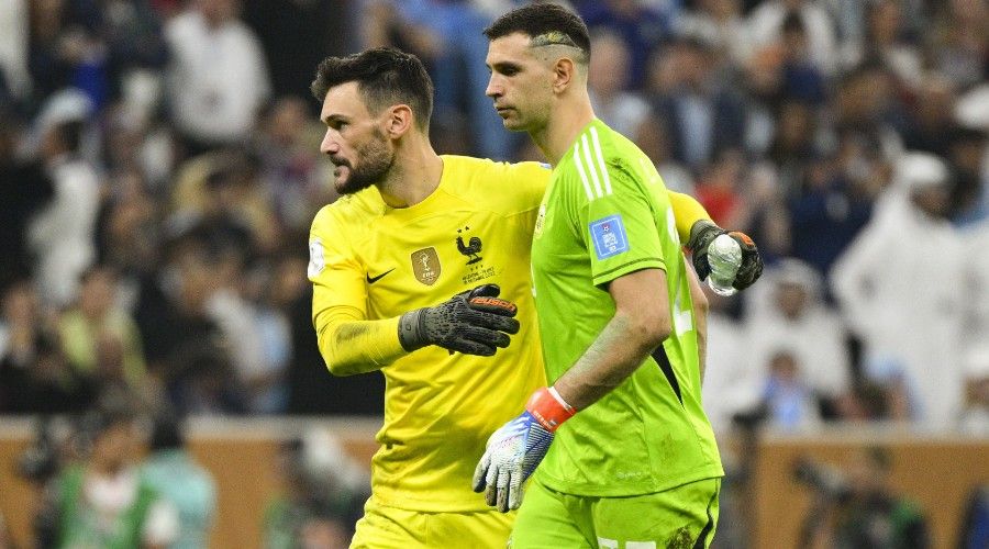 Emiliano Martinez humilie encore Hugo Lloris