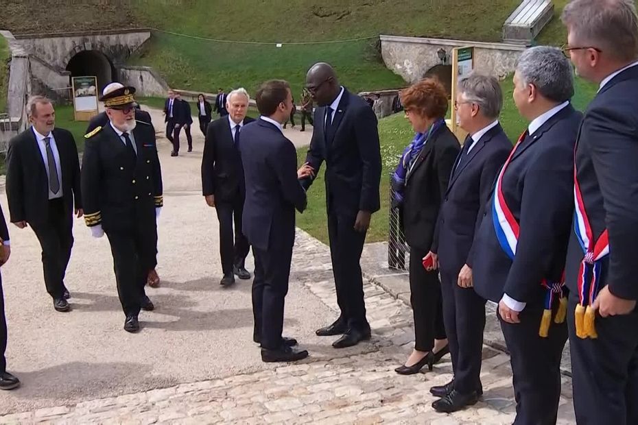 DIRECT. Visite d'Emmanuel Macron dans le Doubs : loin des tensions et des manifestants, le président livre son discours au Château de Joux, suivez les temps forts du déplacement