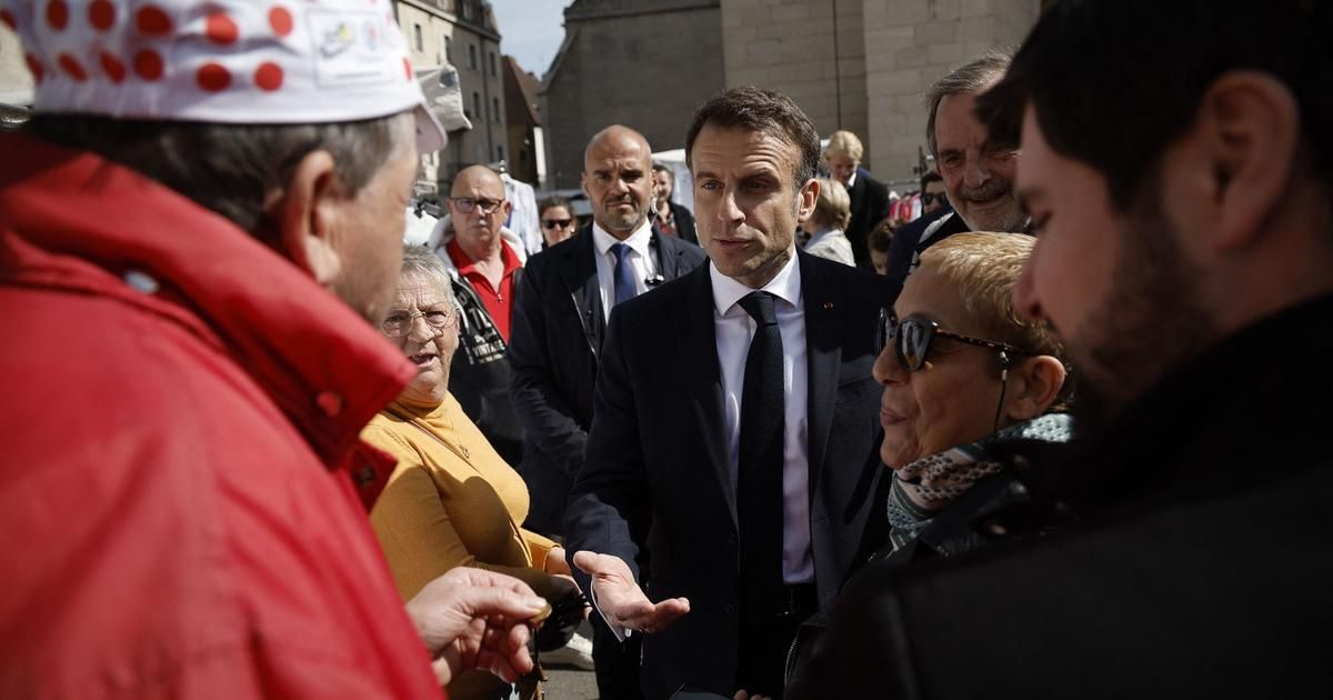 "Vous nous enfumez depuis cinq ans" : interpellé dans le Jura par un ancien "gilet jaune", Macron se défend