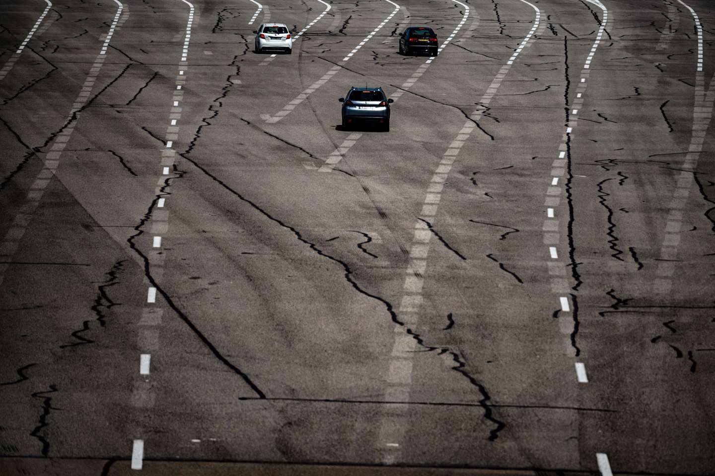 Baisser la vitesse à 110 km/h sur les autoroutes fait-il économiser du CO₂ ?