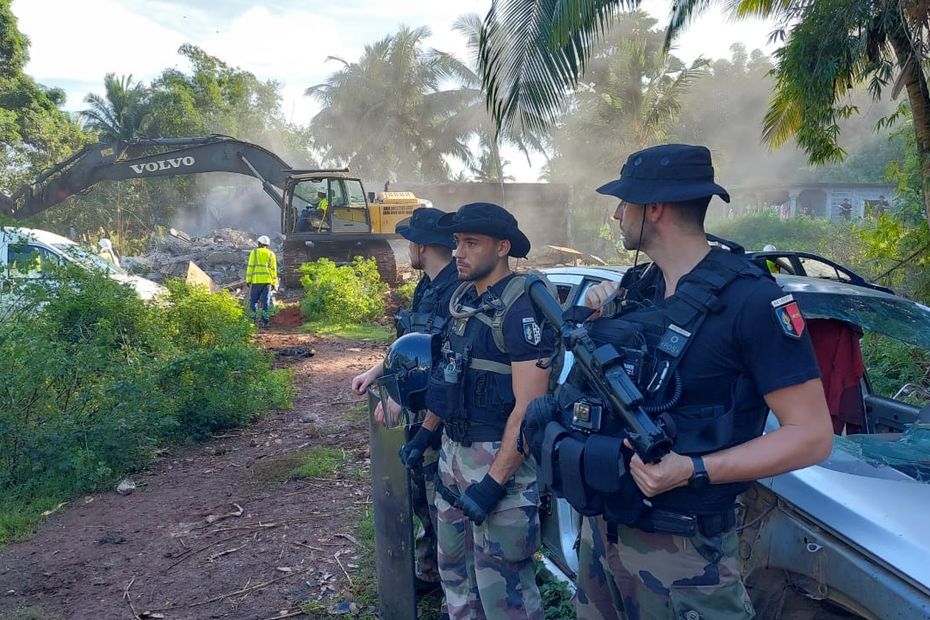 Opération Wuambushu : Destruction d'habitats illégaux à Longoni