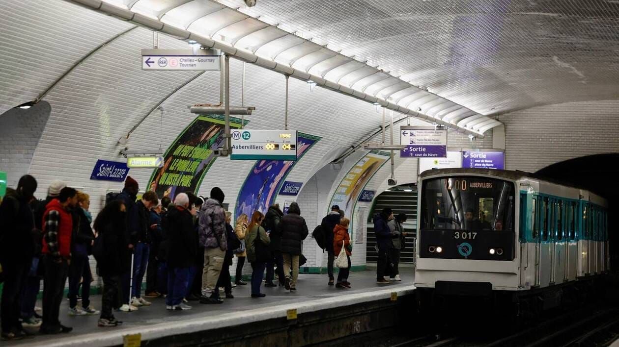 Deux personnes meurent percutées par une rame de métro à Paris