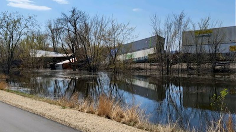 Train derails into Mississippi River near Wisconsin community