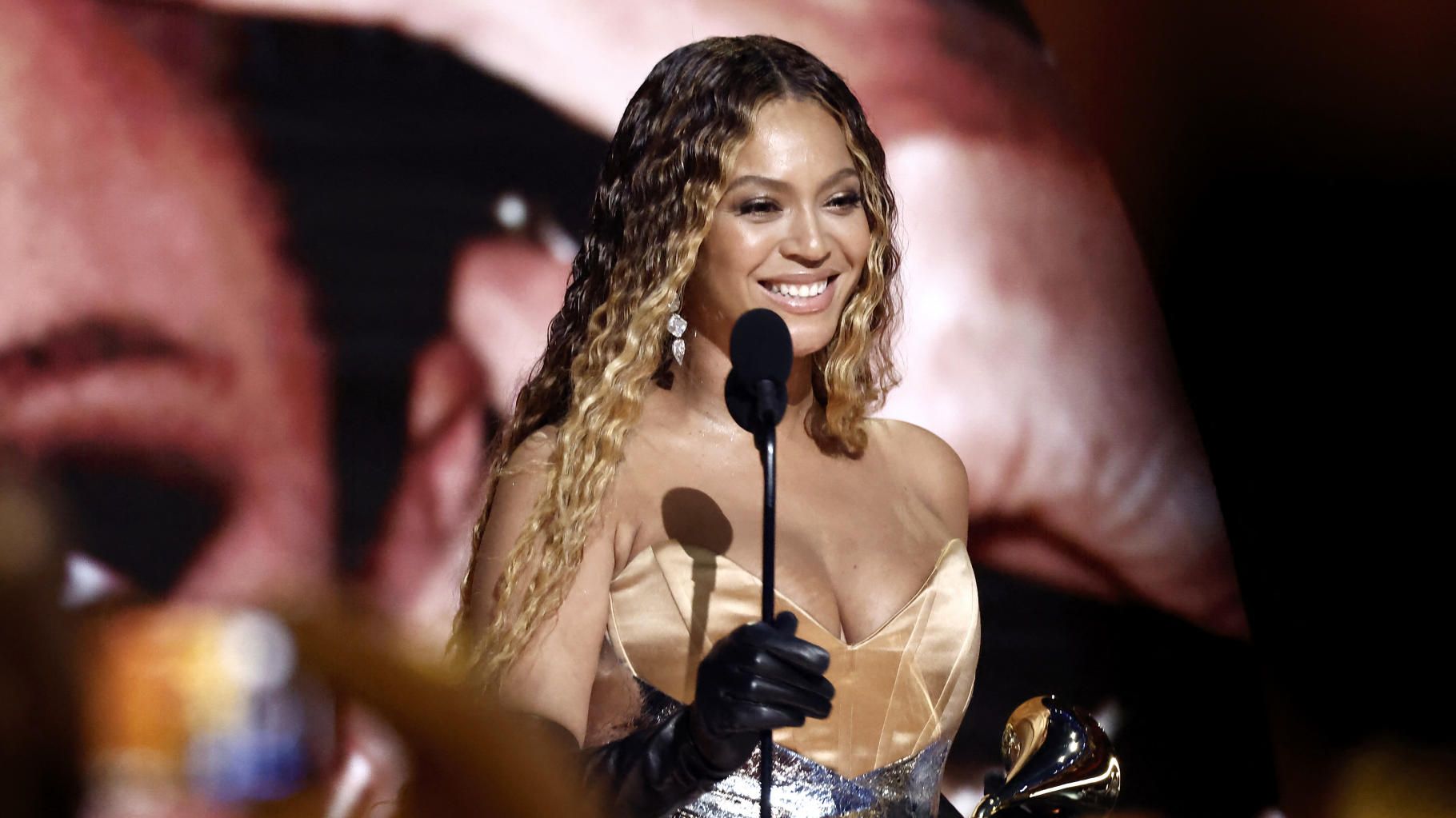 Beyoncé a fait le show au Stade de France avec Blue Ivy, devant un parterre de stars