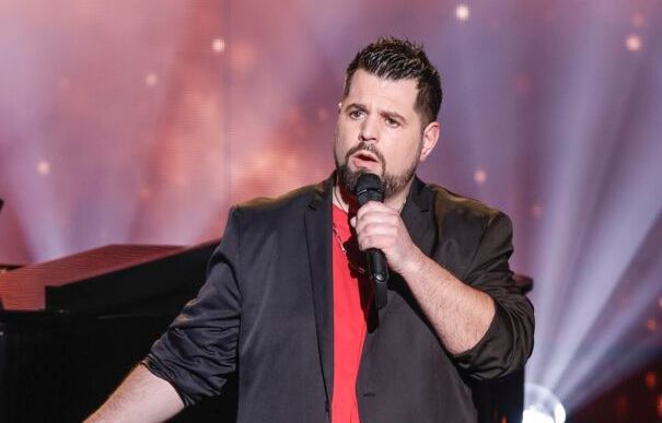 " The Voice " : Même souffrant, Aurélien ne flanche pas avant la demi-finale