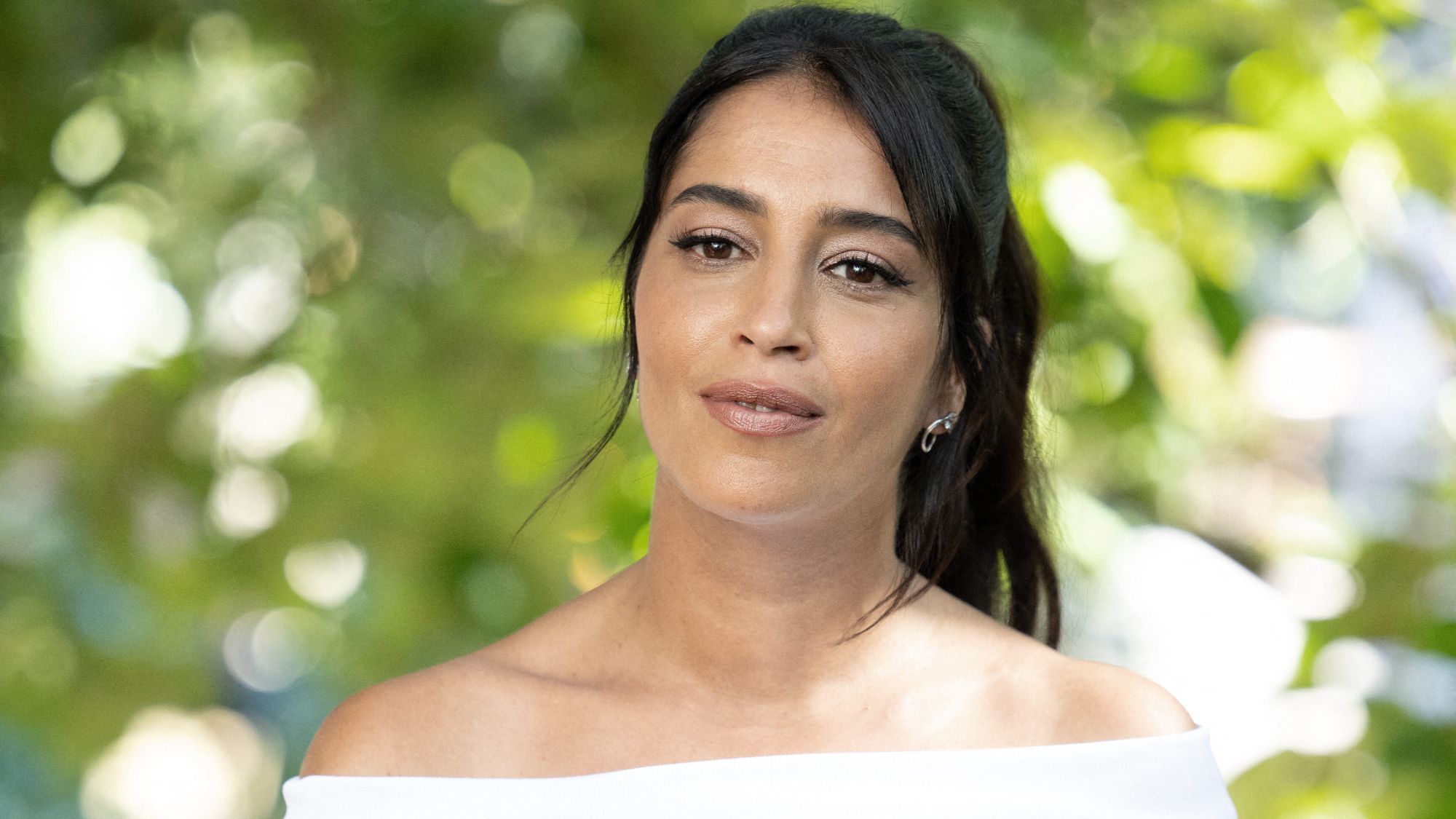 Cannes 2023 : Leïla Bekhti à tomber en mini-robe corset et mules à talons, elle dévoile ses jambes de rêve