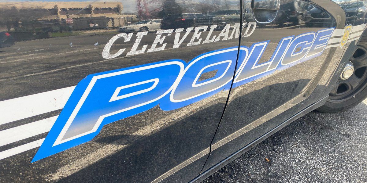 Man murdered outside Cleveland liquor store