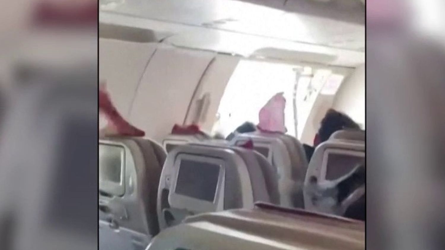 Corée du Sud : un passager ouvre la porte d'un avion en plein vol