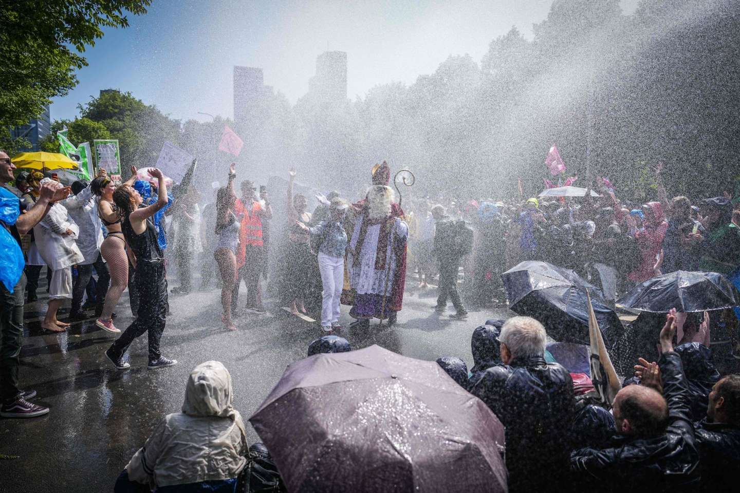 Plus de 1 500 manifestants interpellés lors d’une action pour le climat aux Pays-Bas