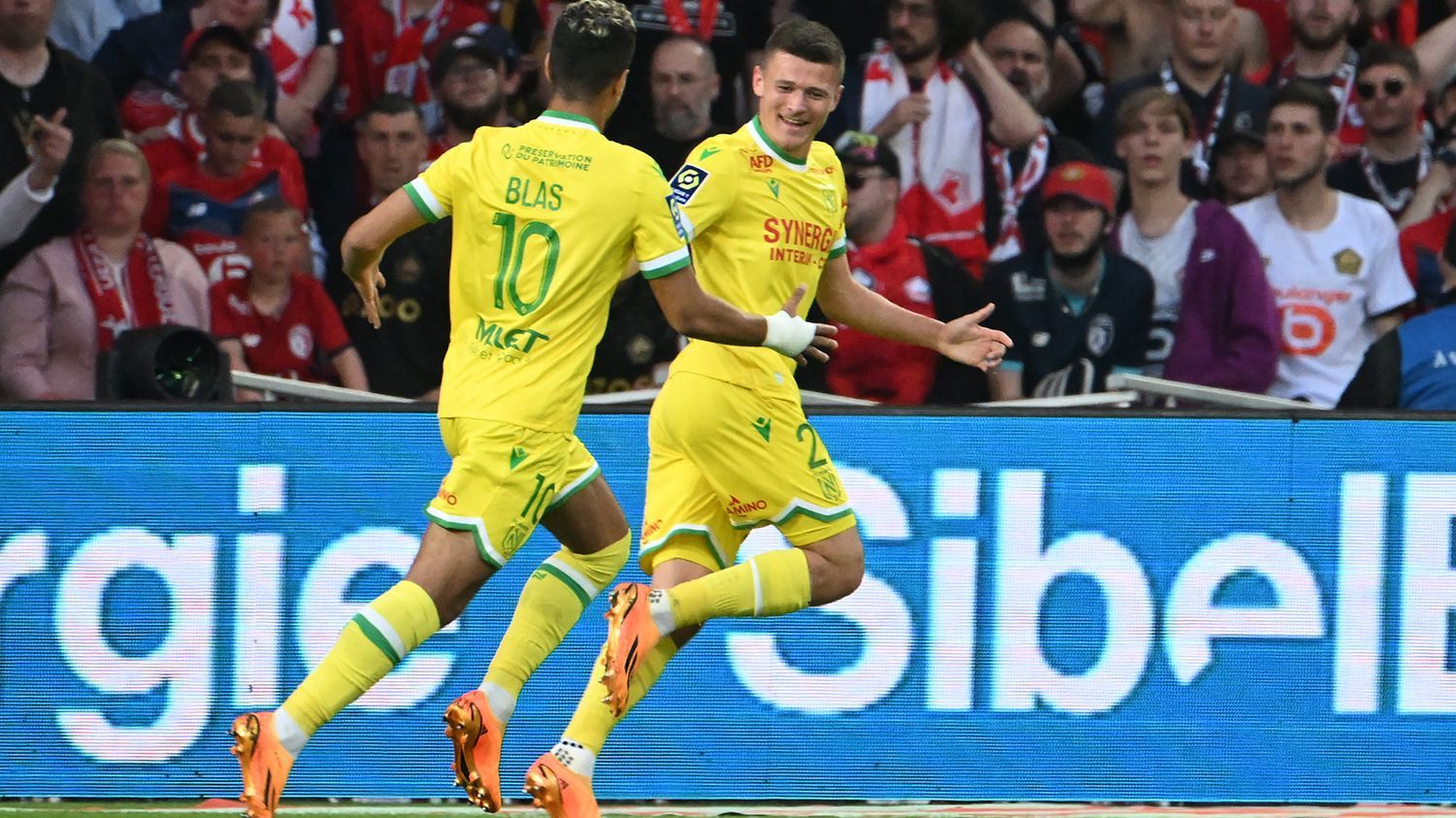 Le PSG provisoirement champion, Nantes n'est plus relégable à la pause...Suivez le multiplex de la 37e journée