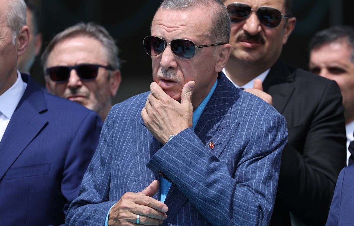 A la veille du scrutin, Erdogan s'incline sur la tombe de son modèle en politique