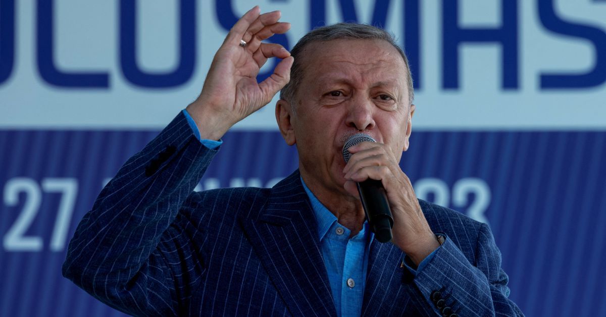 Turkey's Erdogan urges voters to turn out, rival sees 'last exit'