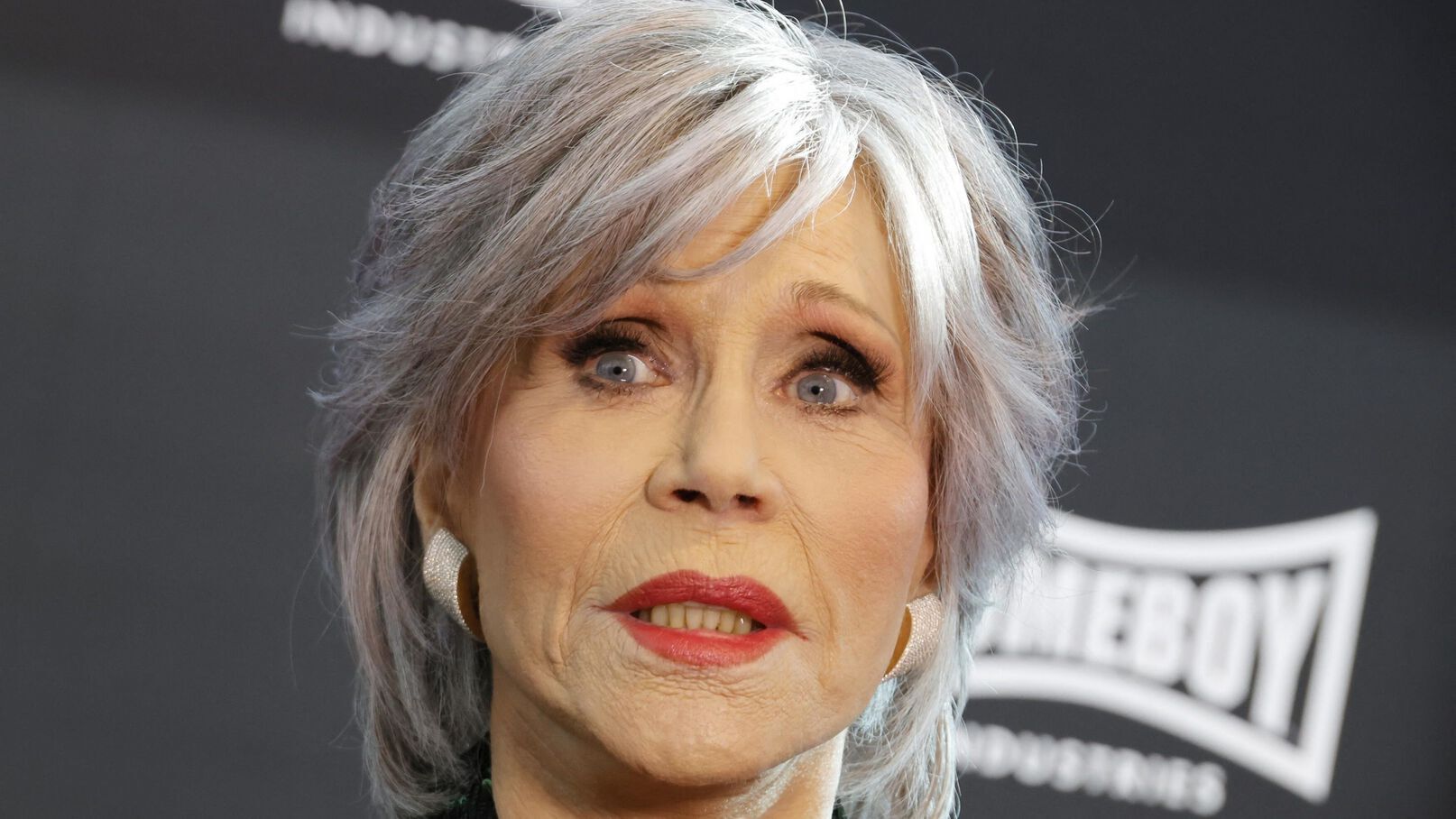 "Alain Delon n'aime pas embrasser" : Jane Fonda balance sur l'acteur français