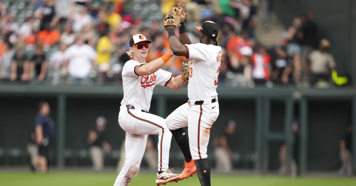 Orioles remain undefeated against teams named Sox with 11-3 bashing of Boston