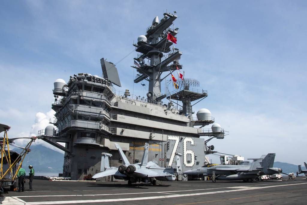 US aircraft carrier makes Vietnam port call